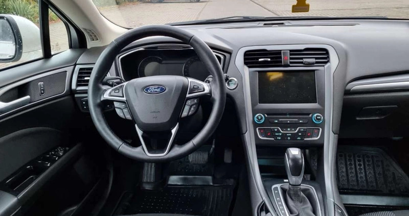 Ford Mondeo cena 58900 przebieg: 189000, rok produkcji 2017 z Łabiszyn małe 277